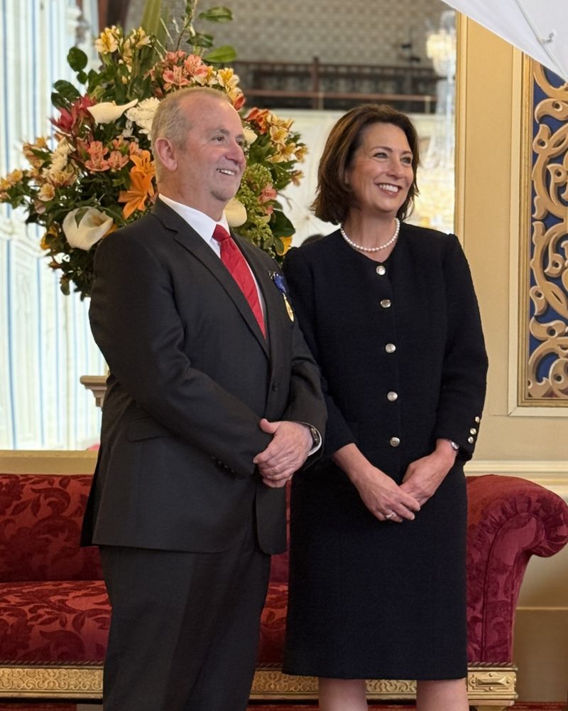 The Governor stands next to a man
