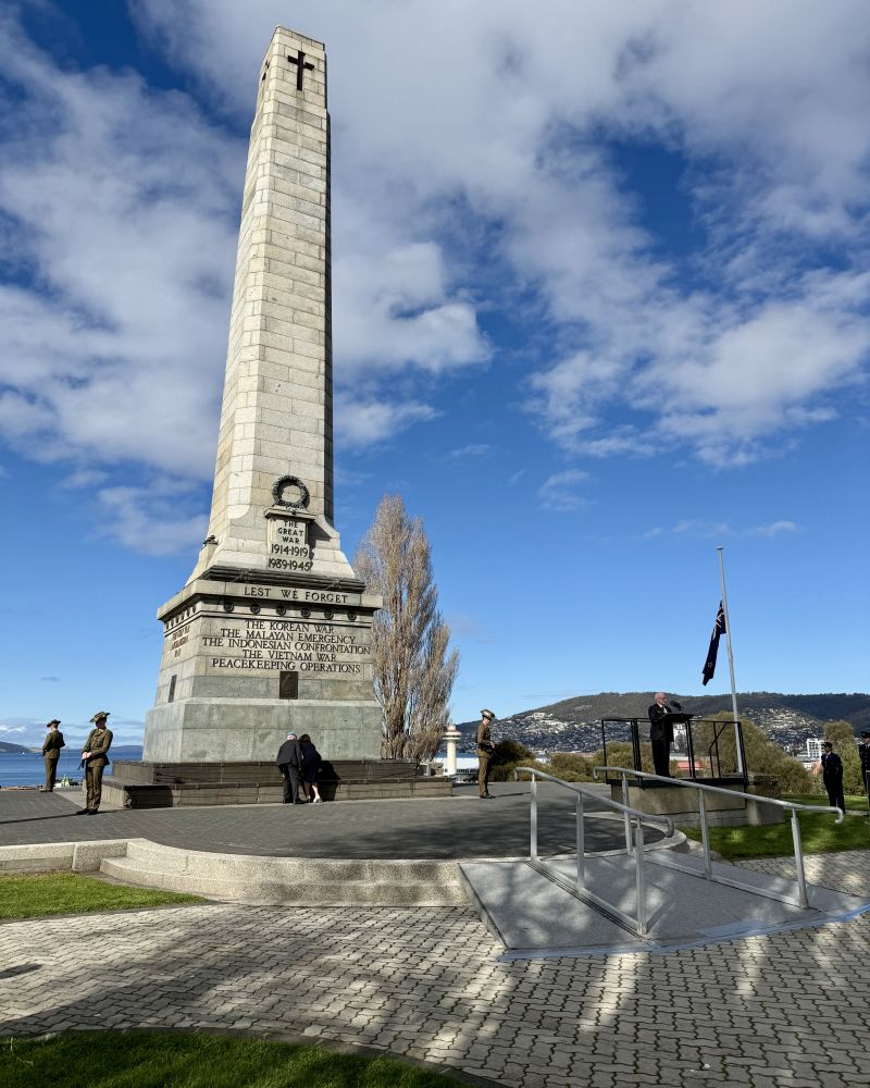 The Governor and a man lay a wreath at the Hobart Cenotaph