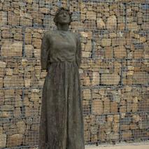 convict-woman-statue