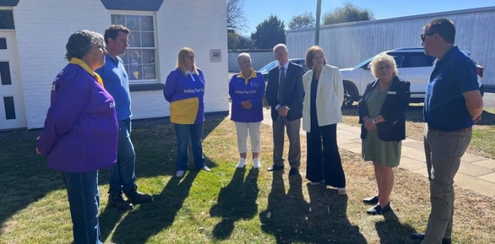 Her Excellency and Professor Chalmers meeting members of the Bothwell Bunnies Relay Team and the Bothwell Sheep Station Cup