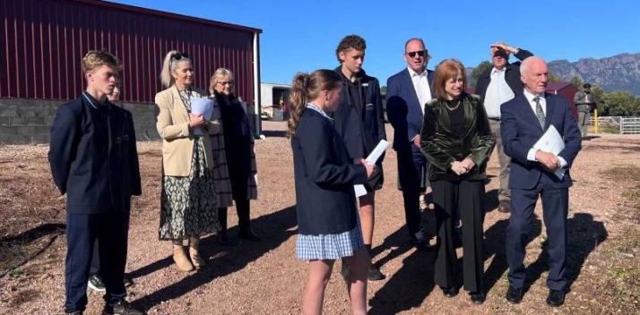 Her Excellency, Professor Chalmers, students and teachers at the Sheffield School Farm