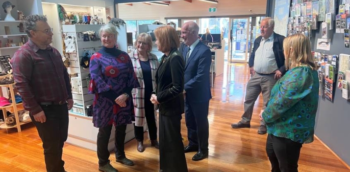 Her Excellency and Professor Chalmers visit the Sheffield Visitor Information Centre