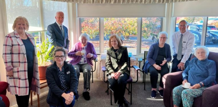 Her Excellency and Professor Chalmers visit residents at Tandara Lodge