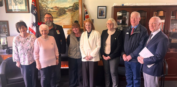 The Governor, Professor Chalmers and representatives at the King Island RSL