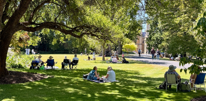 Lunch on the Lawns 20-02-26