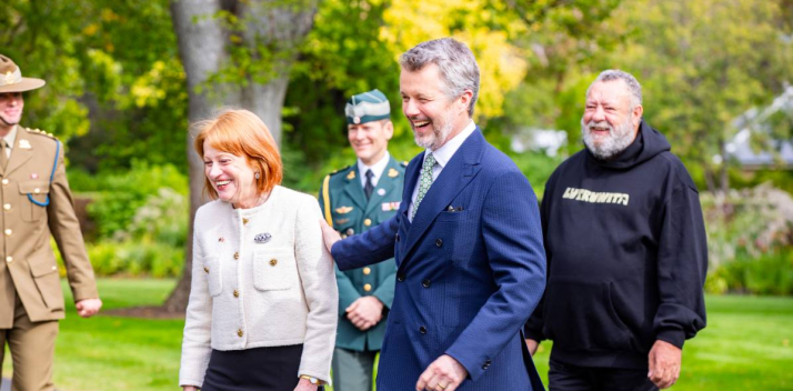 Her Excellency and His Majesty outside Government House